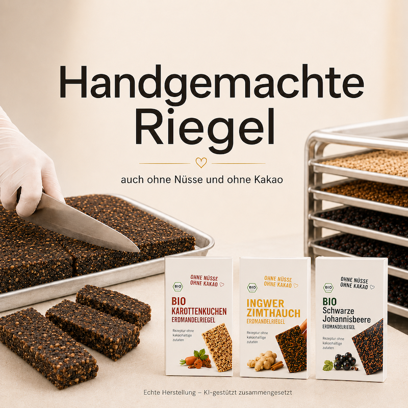 Drei handgemachte Edelmond Bio-Riegel vor einem Produktionshintergrund mit frischen Zutaten.